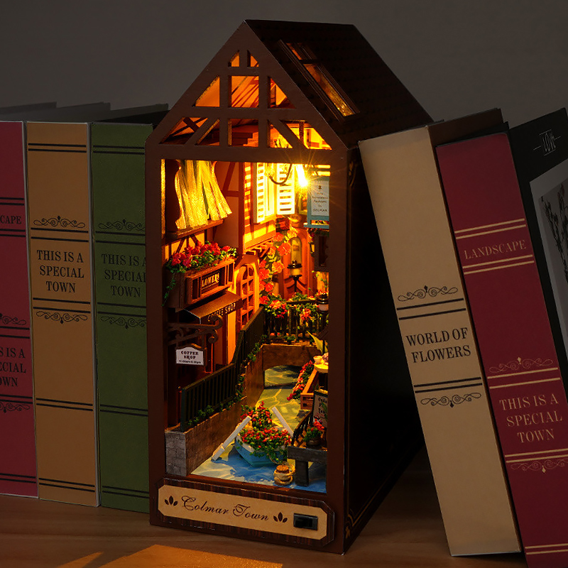 Zestaw DIY Book Nook, drewnian – Laptop Accessories Light recenzja i cena